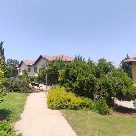Tzuba Hotel Exterior foto